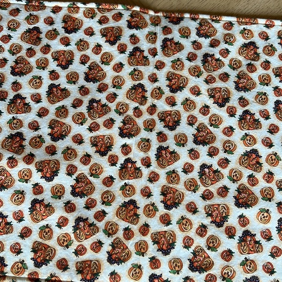 Halloween Themed Table Runner - Picture 4 of 4